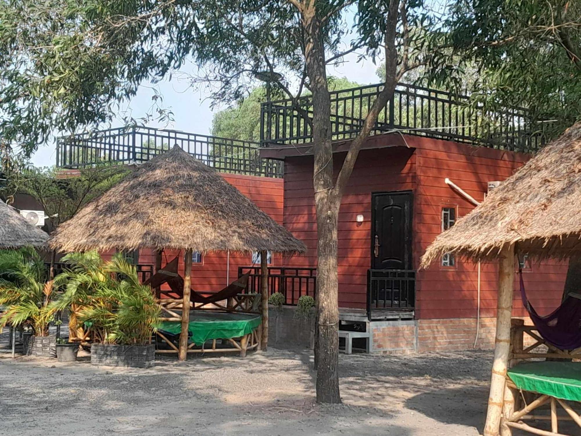 La Plage De Kampot By Lee & Hap Guest House Exterior photo
