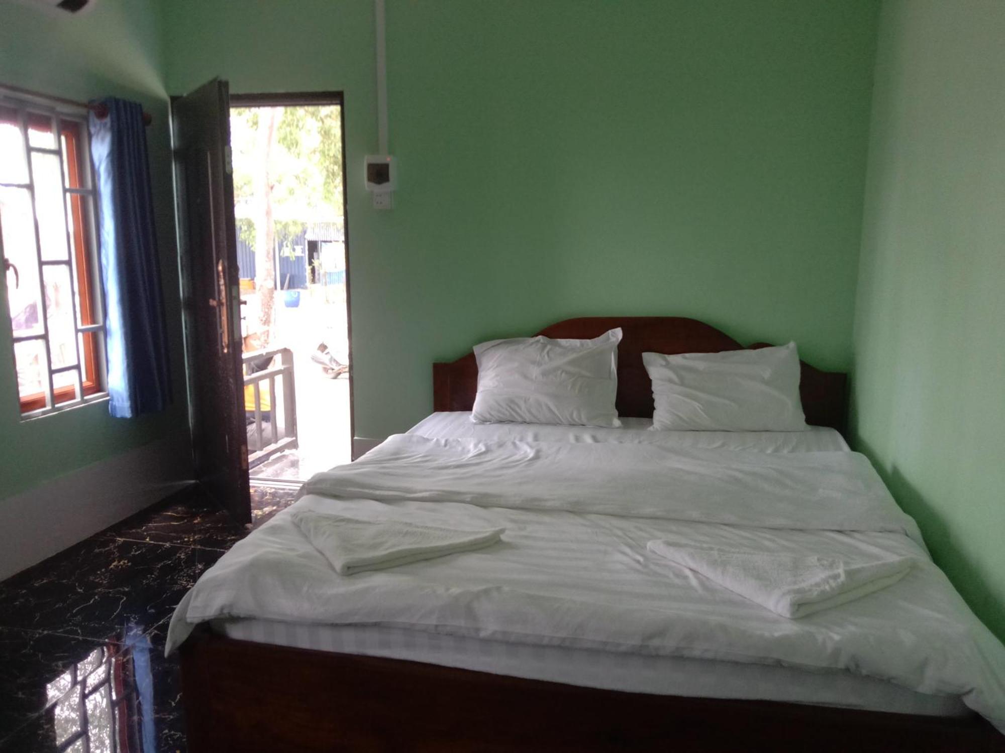 La Plage De Kampot By Lee & Hap Guest House Room photo
